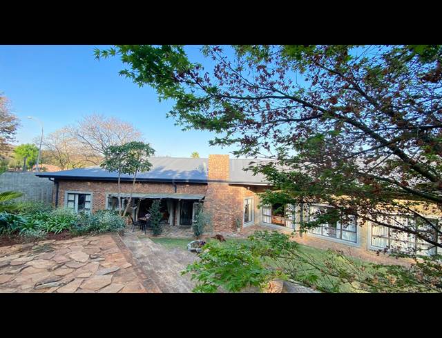 7 BEDROOM FREEHOLD FOR SALE IN SIGNAL HILL